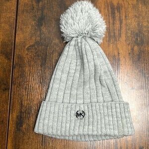 Michael Kors Hat Womens Winter Gray Ribbed Knit Beanie Cap Pom Pom Logo Charm